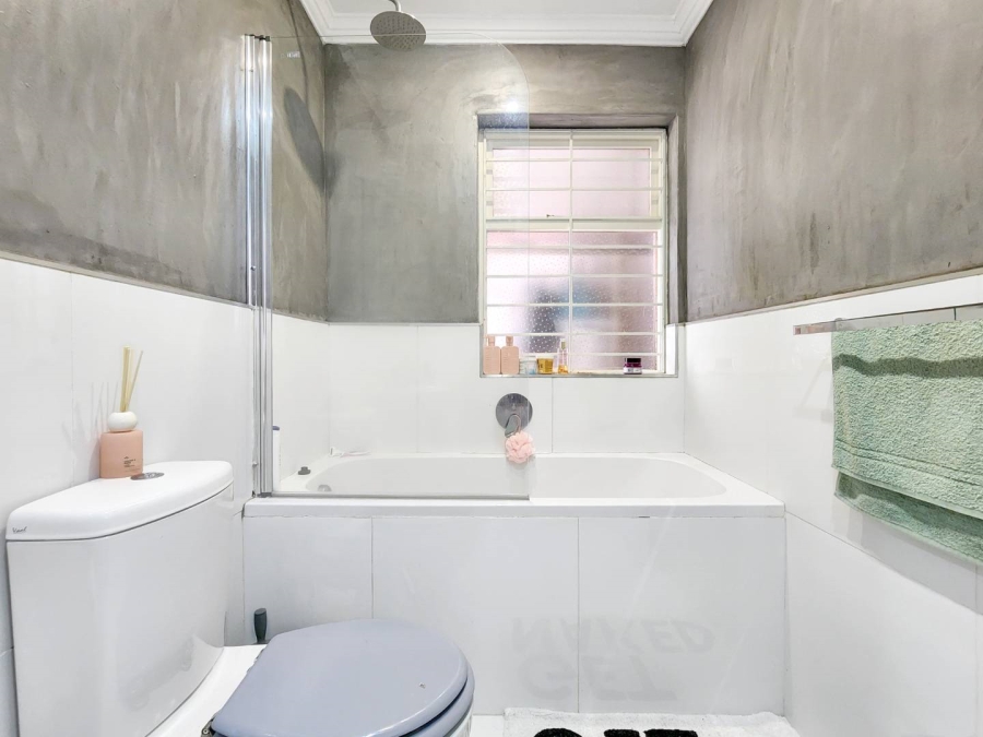 0 Bedroom Property for Sale in Sea Point Western Cape